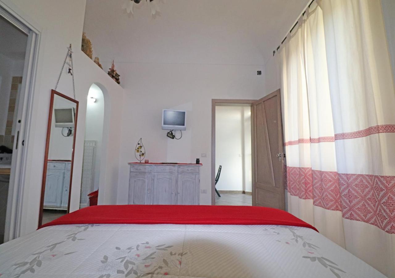 Murphy Holiday Home - Mongiardino 01 La Maddalena  Ngoại thất bức ảnh