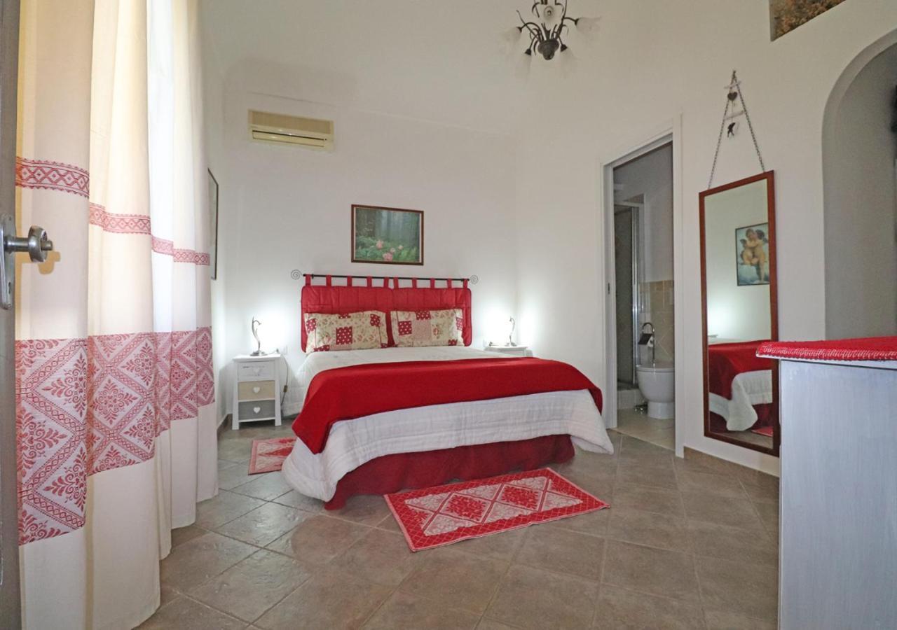 Murphy Holiday Home - Mongiardino 01 La Maddalena  Ngoại thất bức ảnh